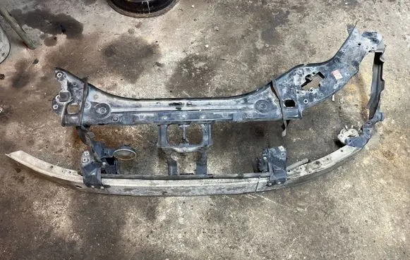 Mercedes-Benz E W211 Front bumper cross member 