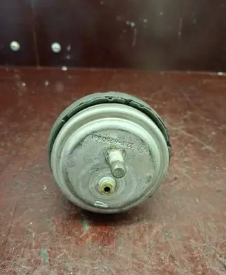 Engine mount bracket