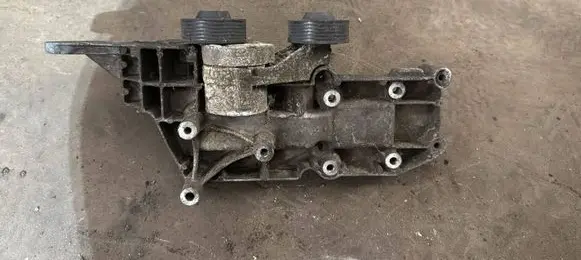 Volvo XC90 Engine mounting bracket 8642196