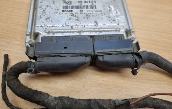 Volkswagen Golf IV Engine control unit/module 038906012M 28SA4240 0281001979