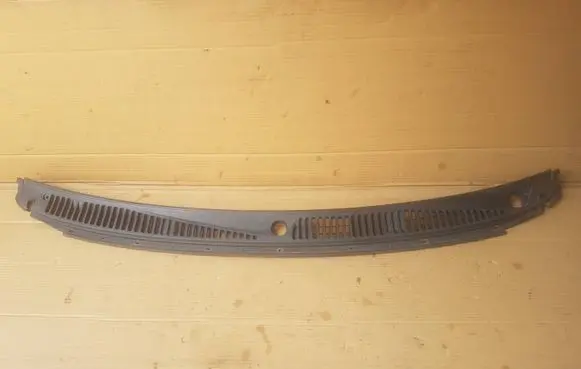 Suzuki Ignis Wiper trim 7233180G10