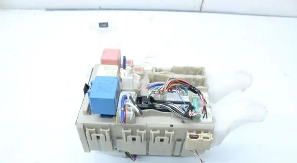 Toyota Verso Fuse module 827300F320