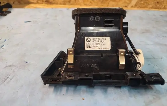 BMW 3 GT F34 Dash center air vent grill 9218550 508837