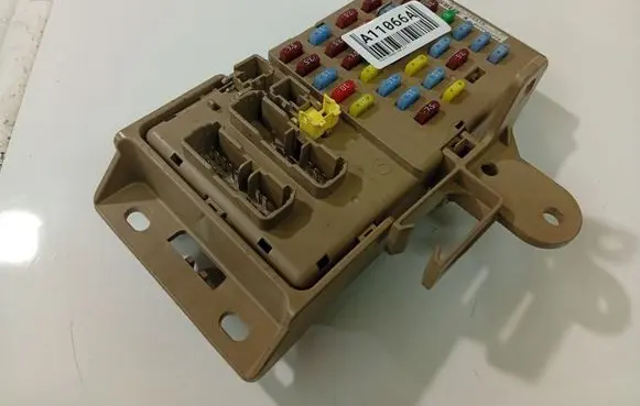 Subaru B9 Tribeca Fuse box set 82201XA00B