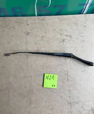 Nissan Almera Front wiper blade arm