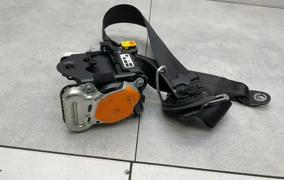 Audi A3 S3 8V Front seatbelt