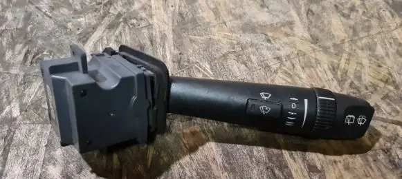 Volvo XC70 Wiper control stalk 30768101
