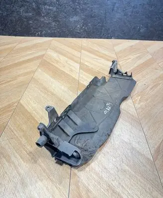 Mercedes-Benz E W211 Air filter cleaner box bracket assembly A6480940241