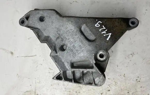 Volkswagen PASSAT B6 Engine mounting bracket 03g199207e