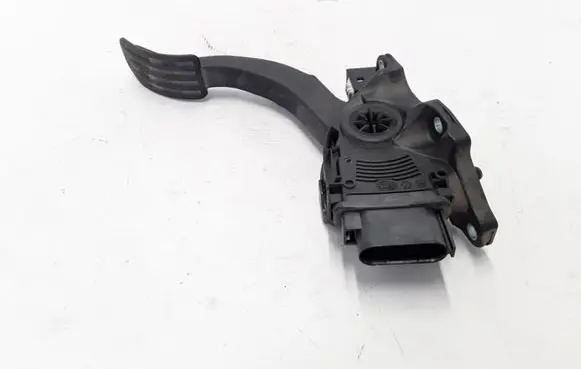 Volvo XC70 Accelerator throttle pedal 31329057