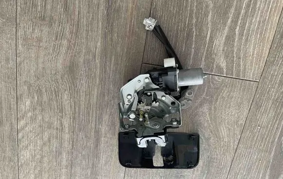 Lexus UX Tailgate window lock/catch/latch 1638000790 T5161382A