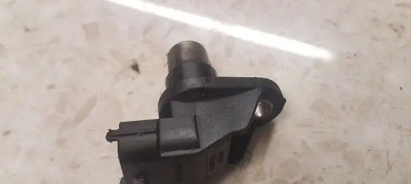 Volvo S60 Crankshaft speed sensor 8631533