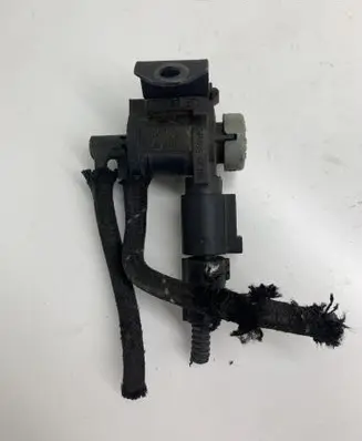 Volkswagen Golf IV Turbo solenoid valve 1J0906283C