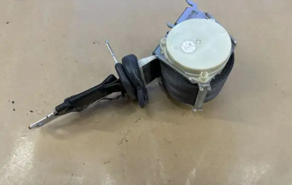 Renault Clio III Middle seatbelt (rear) 33005419 34006770 683944