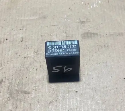 Mercedes-Benz E W124 Other relay 0135454832 898690000 EG0010