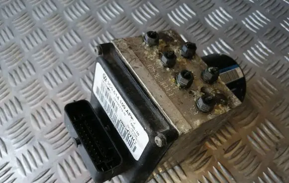 Volkswagen PASSAT B6 ABS Pump 3C0614109AF