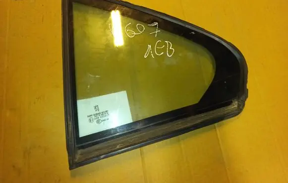 Rear vent window glass