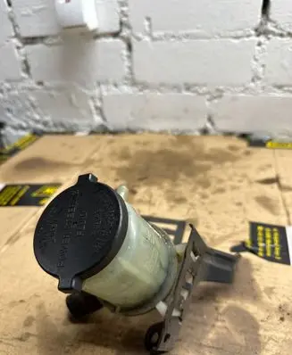 Toyota Corolla Verso E121 Power steering fluid tank/reservoir