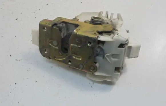 Ford Mondeo Mk III Front door lock XS41A21813DE