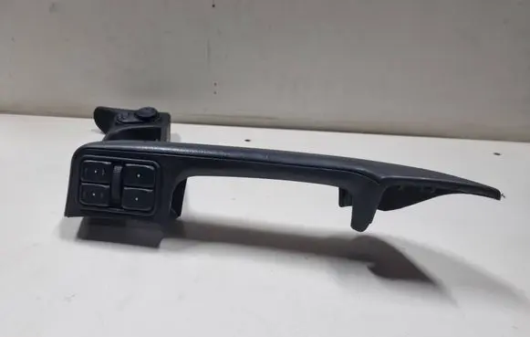 Opel Astra G Front door window switch trim 17701 090561511