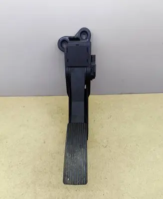 Mercedes-Benz ML W164 Accelerator throttle pedal A1643000004 ZGS008 0545