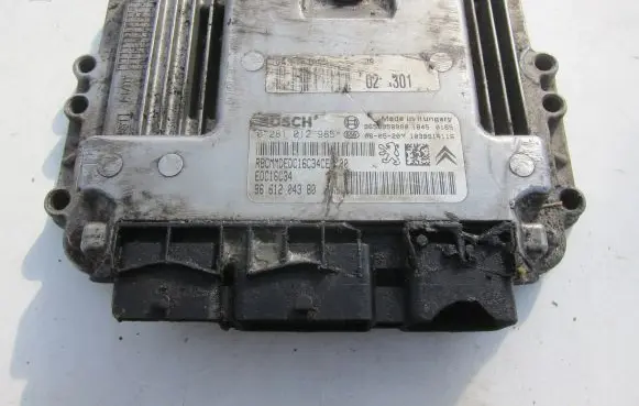 Peugeot 308 Engine control unit/module 9661204380 0281012985