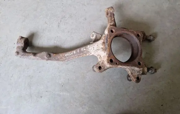 Toyota Hilux (AN10, AN20, AN30) Front wheel hub spindle knuckle