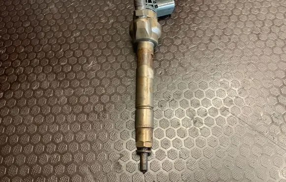 BMW 5 F10 F11 Fuel injector 7810702