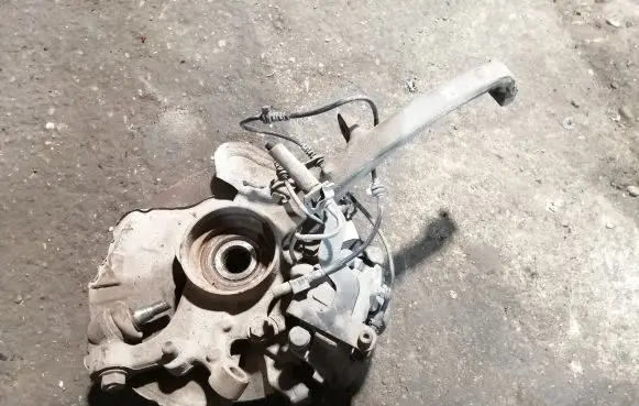 Mercedes-Benz E W211 Front wheel hub