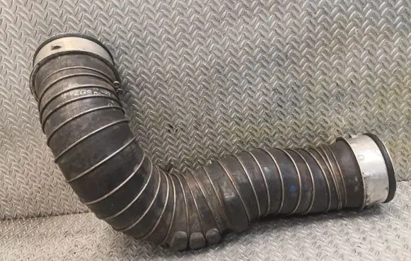 Mercedes-Benz C W203 Intercooler hose/pipe 2035280682