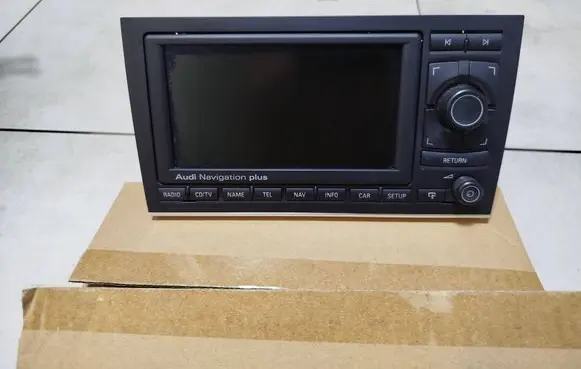 Audi A4 S4 B7 8E 8H Radio/CD/DVD/GPS head unit 8E0035192Q
