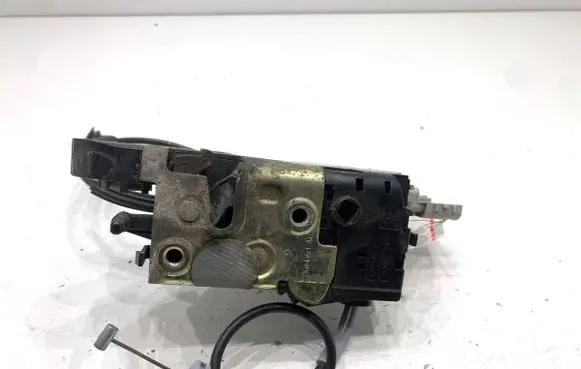 Citroen C4 I Front door lock 9647173580