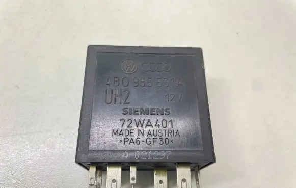 Audi A4 S4 B5 8D Window wiper relay 4B0955531A