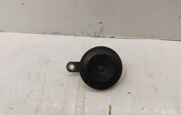 Toyota Avensis T250 Horn signal 8651005020