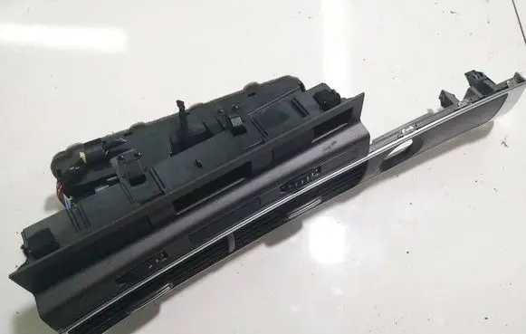Audi A6 S6 C6 4F Dash center air vent grill 