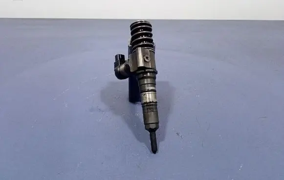 Volkswagen PASSAT B5.5 Fuel injector 03G130073S