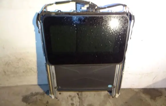 KIA Sorento Sunroof glass 