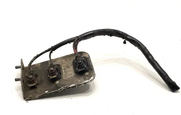 Volkswagen PASSAT B5.5 Fan control module 8D0959493A