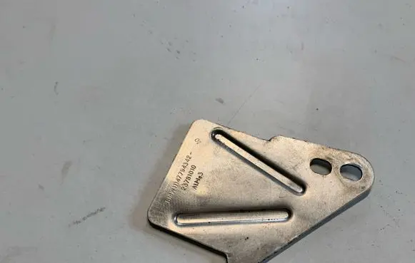 BMW 3 E90 E91 Radiator mount bracket 7794342 11147794342 23781010