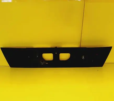Trunk door license plate light bar