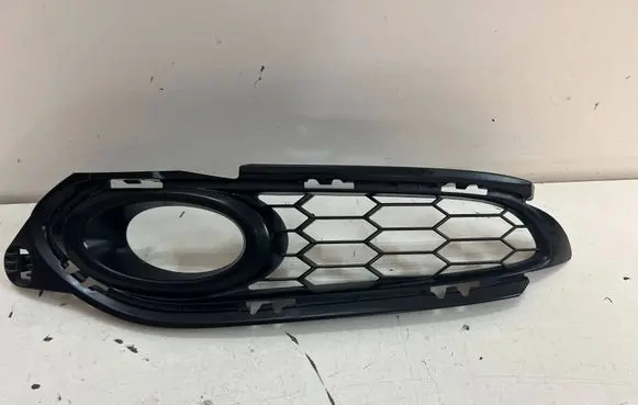 Honda HR-V Front fog light trim/grill 71106T8KG000