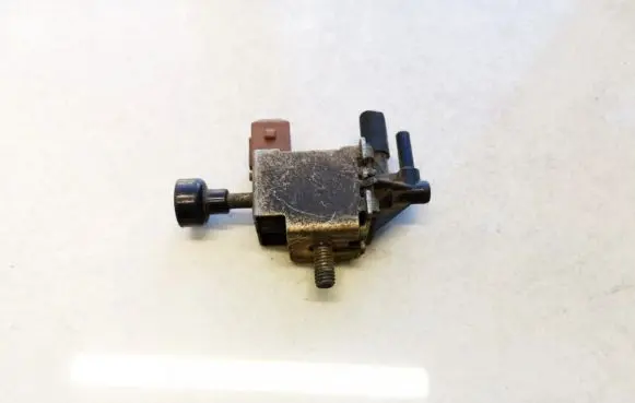 Nissan Primera Turbo solenoid valve aesa123