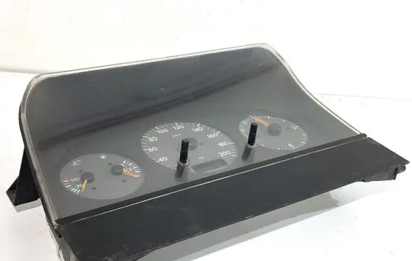 Speedometer (instrument cluster)