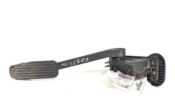 Volvo V70 Accelerator throttle pedal 9496821