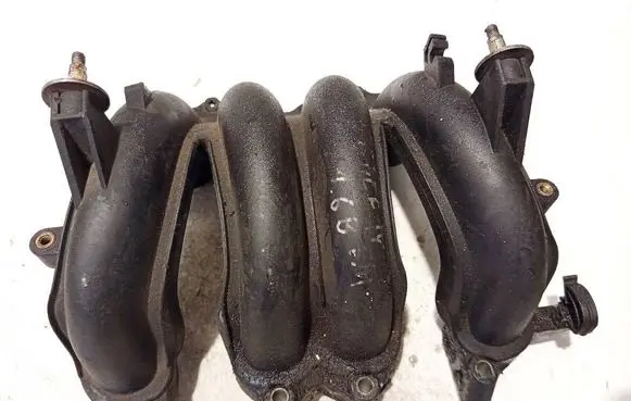 Volkswagen Golf IV Intake manifold 06a133206h