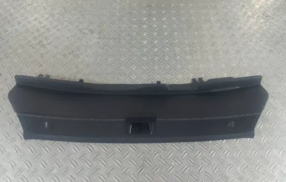 Trunk/boot sill cover protection