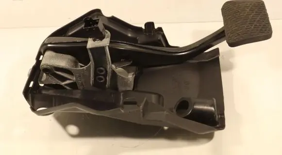 Mercedes-Benz CLS C219 Brake pedal 80298BK001