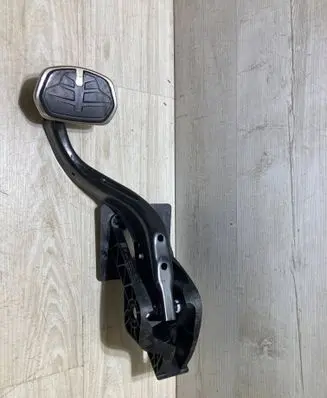 BMW 1 F70 Brake pedal 6891125