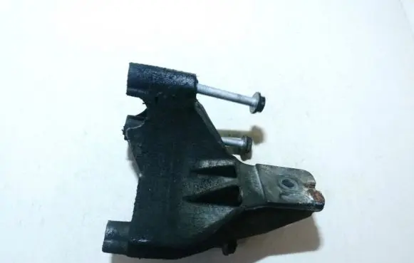Opel Vectra B Engine mounting bracket 90497256