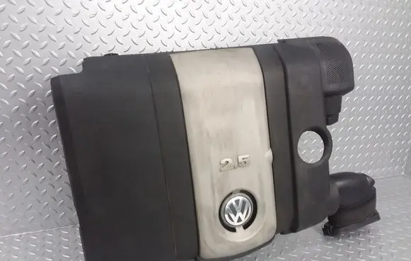 Volkswagen Jetta V Engine cover (trim) 07K129601C 1K0129618AD
